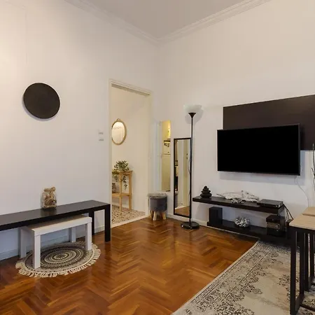 Cozy Apartment With Private Courtyard , Near Syngrou-Fix Metro Station-2
